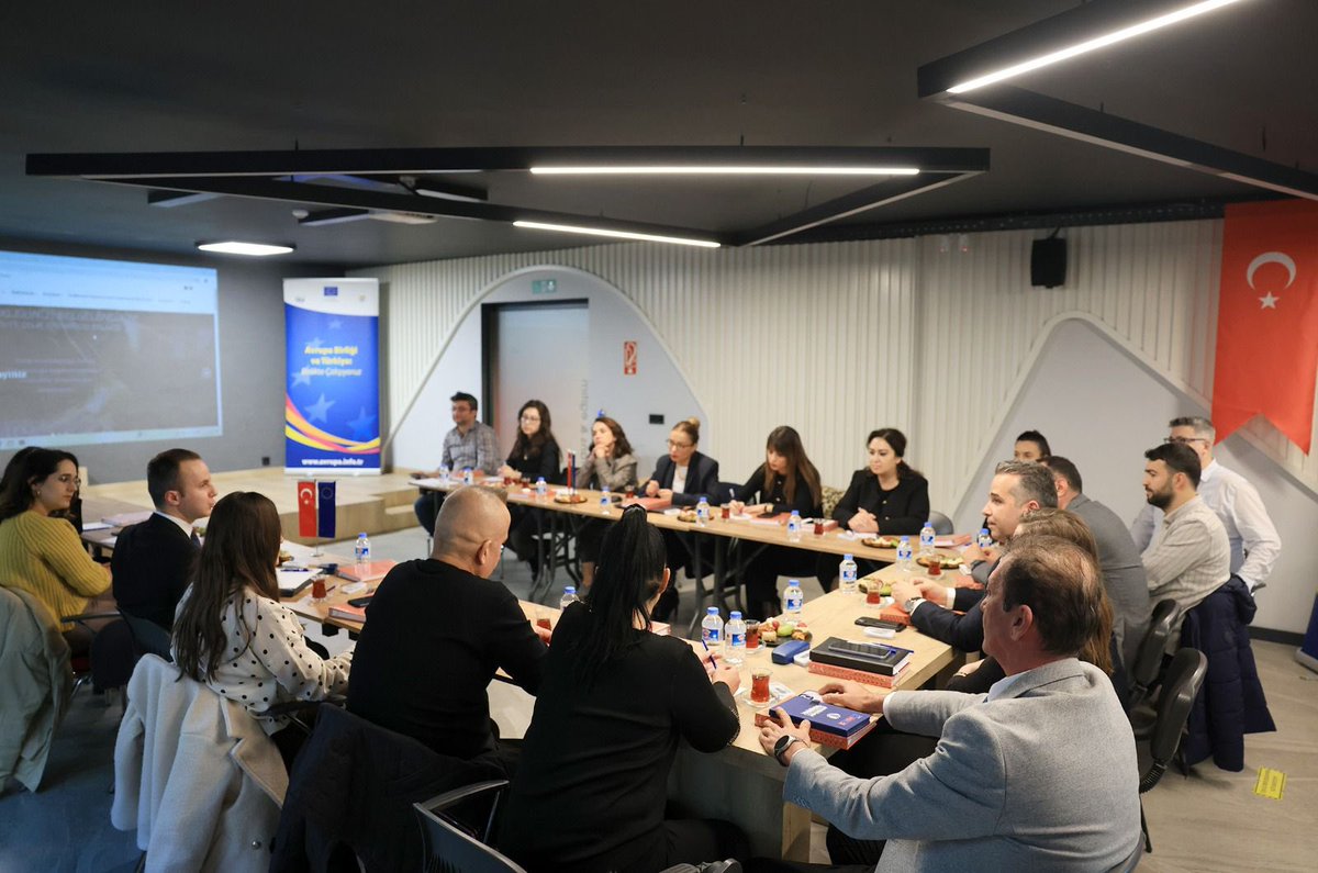 Mersin AB Bilgi Merkezi yürütülen AB projeleri hakkında bilgi alışverişinde bulunmak, kurumlararası işbirliğini geliştirmek ve AB Bilgi Merkezi’nin faaliyetlerini tanıtmak üzere Mersindeki proje yürüten kamu kurumları ve sivil toplum kuruluşları ile bir araya geldi. #networking