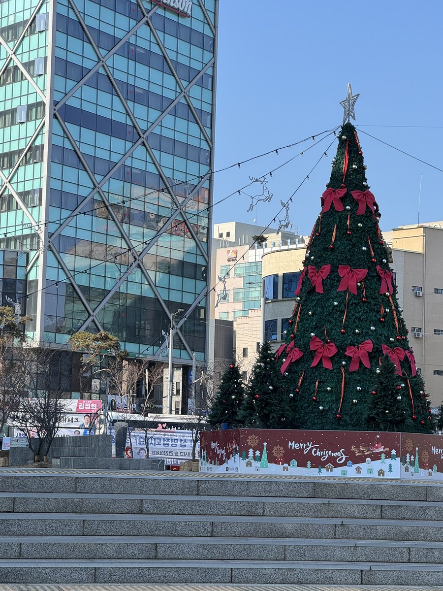 韓国に到着🛬
お昼過ぎに着いたけど
色々あって疲れちゃった😓
明日頑張れるか。
ジュノに会うため
頑張る💪
めっちゃ楽しみ😊