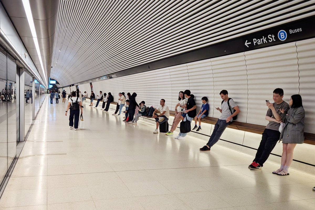 Cluttered Minimalist tweet media