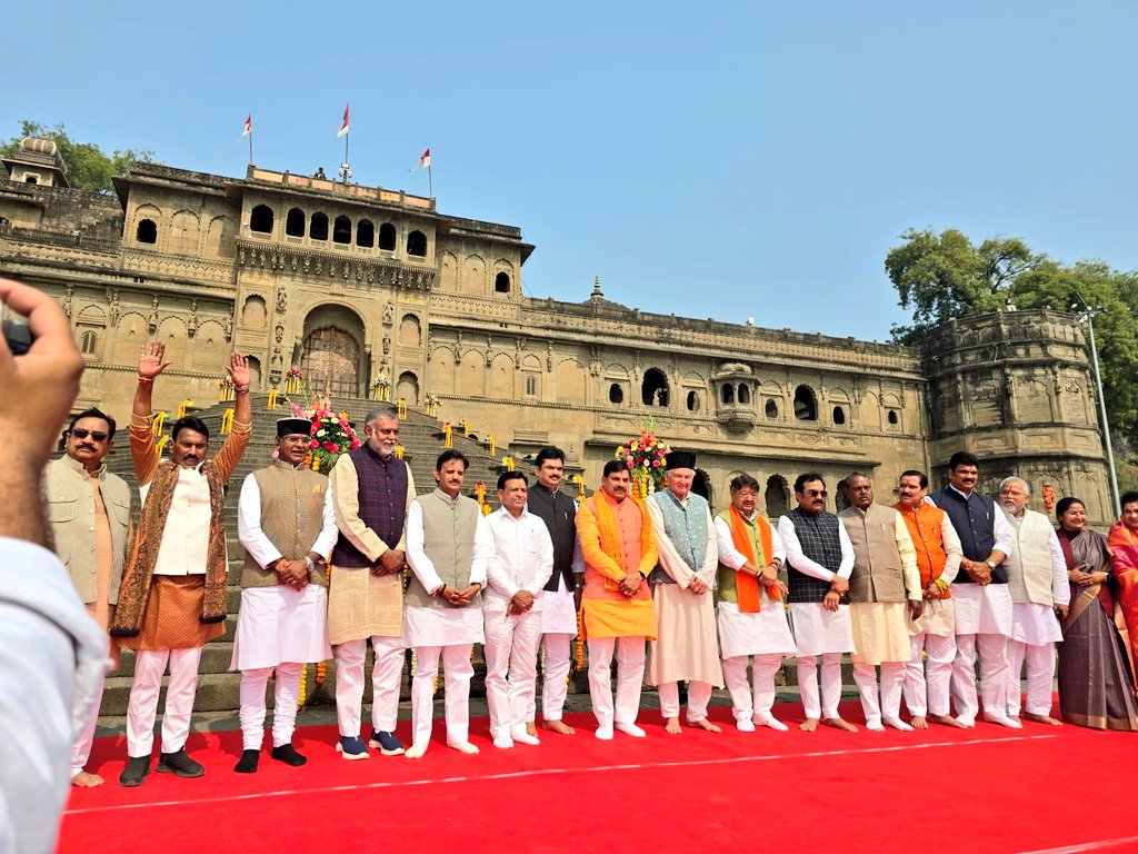 prahladspatel's tweet image. आज मा. मुख्यमंत्री @DrMohanYadav51 जी तथा मंत्रिमंडल के साथियों के साथ महेश्वर के नर्मदा अहिल्या घाट पर पुण्य सलिला, जीवनदायिनी माँ नर्मदा जी के पूजन का परम सौभाग्य प्राप्त हुआ।
माँ नर्मदा जी से समस्त चराचर जगत के सर्व कल्याण के लिए स्तुति की।
#Maheshwar
#महेश्वर_में_एमपी_कैबिनेट