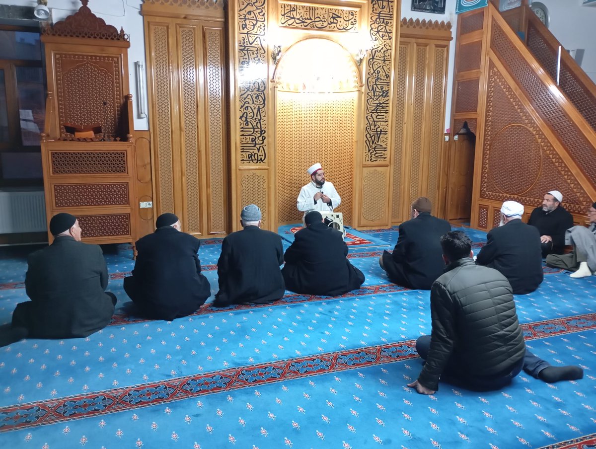 KarakocanMuftu's tweet photo. SABAH NAMAZI BULUŞMASI GERÇEKLEŞTİRİLDİ

İlçe müftümüz Sn. Sezgin DÜLGEROĞLU'nun katılımı ile  Merkez Yenimahalle Camisinde sabah namazı buluşması icra edildi. Sabah namazı eda edildikten sonra İlçe Müftümüz��n sohbetiyle devam eden proğram kahvaltı ikramı ile tamamlandı. https://t.co/glfjTKJktl