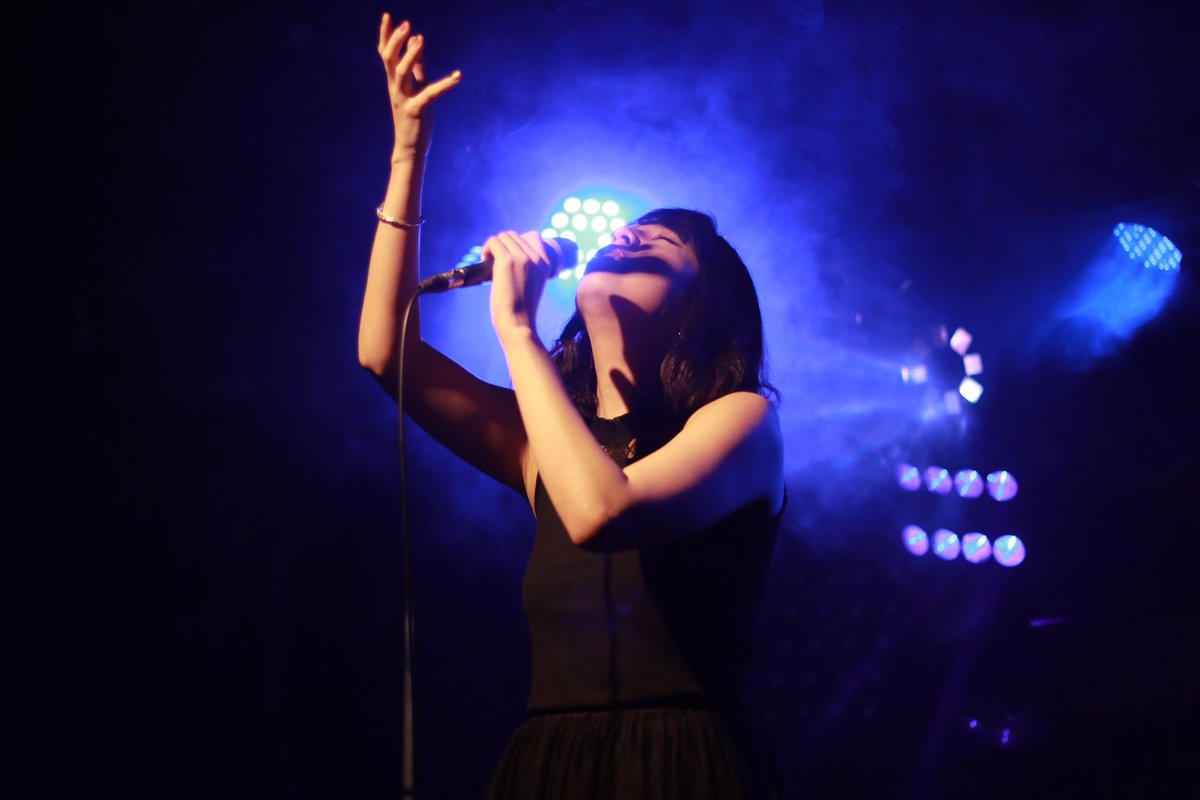 buknoy143's tweet photo. 1/26（日）紫presents『俺得。vol.2』
【出演者紹介】天海ゆき@yuki_sing_sing さん。そう、ボクの推しです。何はともあれ1度聴いて欲しい素敵な歌声の持ち主！
#音楽好きと繋がりたい #弾き語り #ピアノ #シンガーソングライター 小岩ジョニーエンジェル https://t.co/9MDyPdecHk