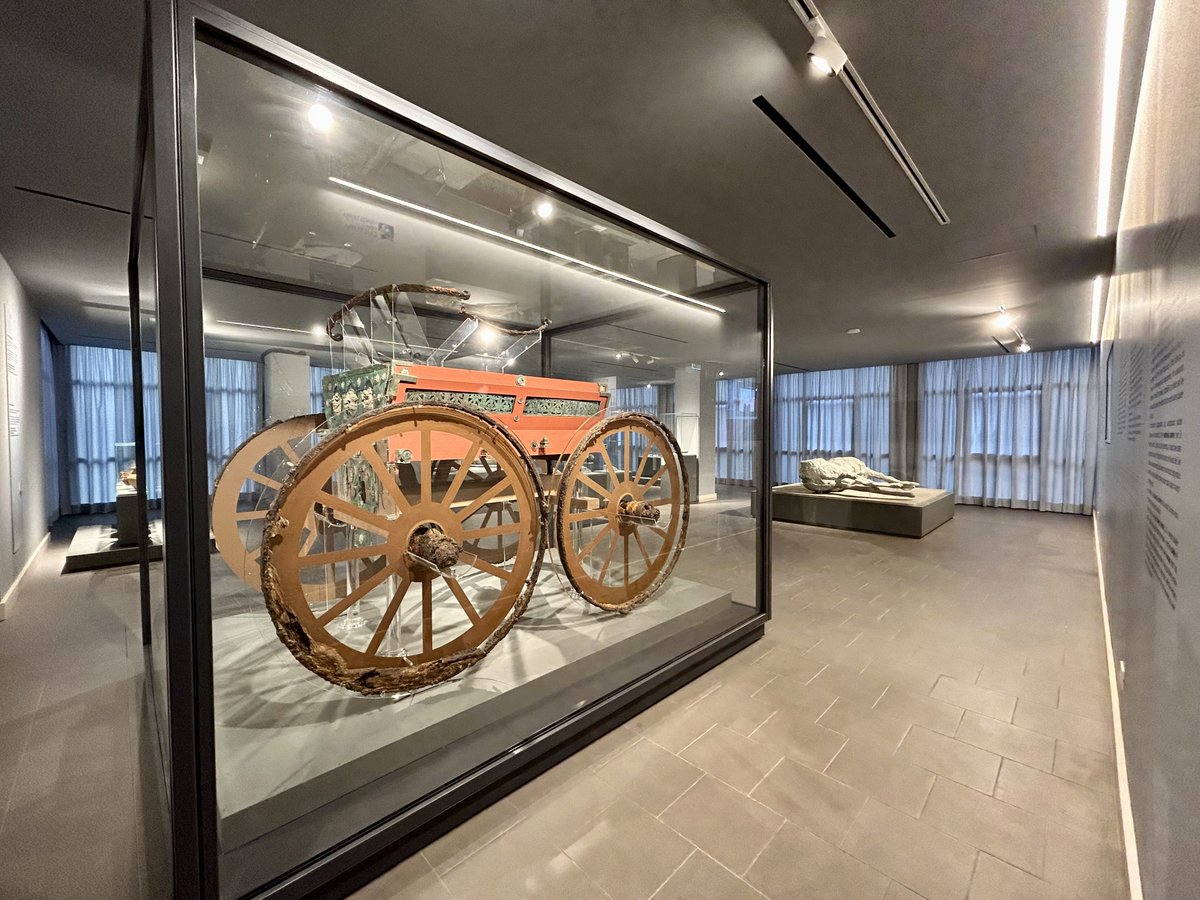 Antiquarium di Boscoreale: sala dedicata agli scavi in corso nella villa suburbana di Civita Giuliana, con il carro cerimoniale rinvenutovi nel 2021.
