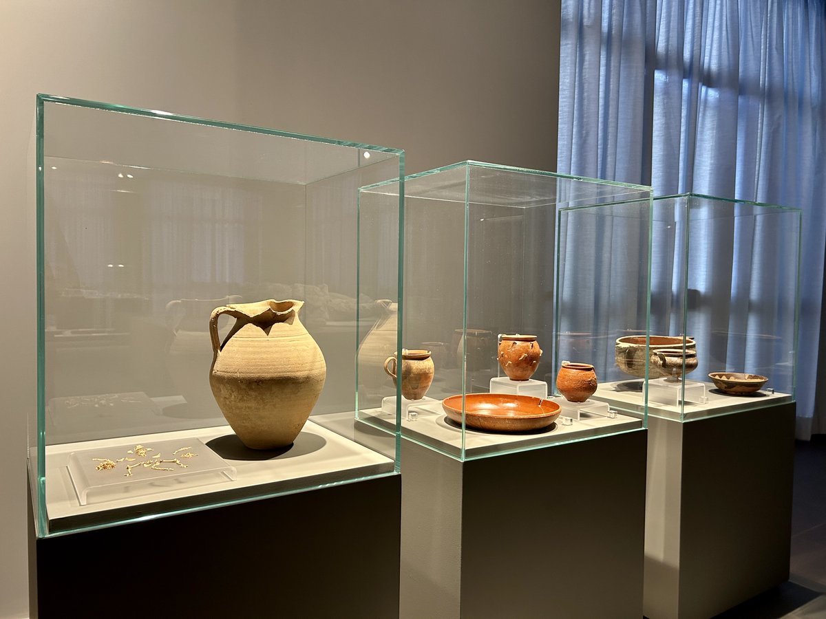 pompeii_sites's tweet photo. Antiquarium di Boscoreale: sala dedicata agli scavi in corso nella villa suburbana di Civita Giuliana, con il carro cerimoniale rinvenutovi nel 2021. https://t.co/2apB8ewtov