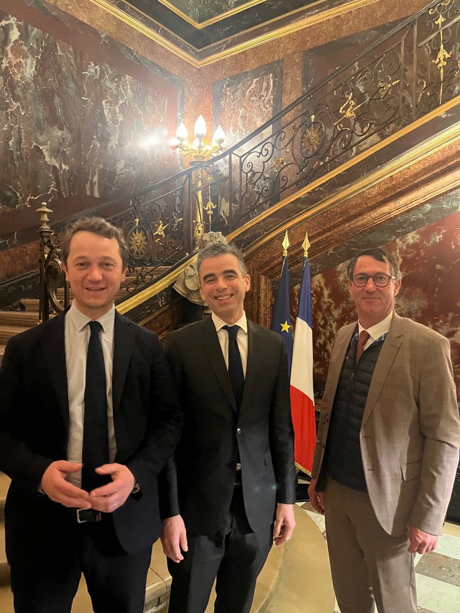 jmrouebferries's tweet image. Réunion à #Matignon pour la défense de @BrittanyFerries et des ferries 🇫🇷 confrontés aux concurrences déloyales intra🇪🇺 &amp;amp; extra 🇪🇺. Merci au DirCab adjoint du #PremierMinistre @l_margueritte pour son écoute et ses conseils &amp;amp; bien sûr à @MaeldeCalan pour son indéfectible soutien !