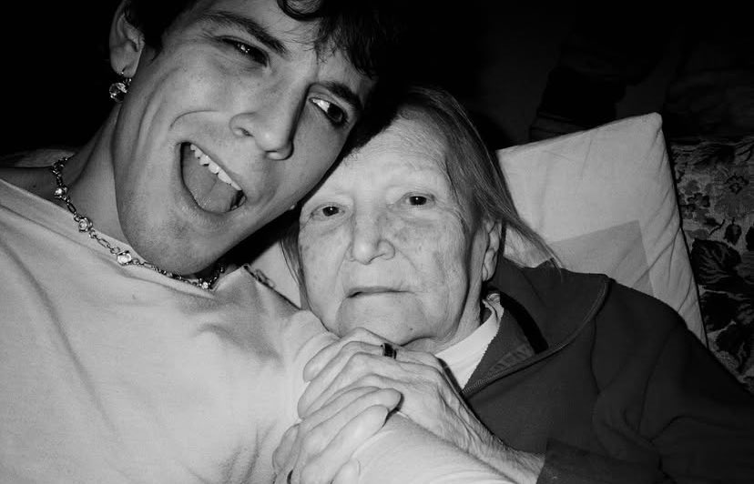 la prima persona ha credere in te , la tua spalla destra, il tuo punto di riferimento e di forza.
ora questo Angelo, ti proteggerà da lassù,
Voi siete l’Amore , lo sarete sempre.
e ora tutti assieme , stringiamoci forte in un’abbraccio così che senta meno dolore. ❤️‍🩹🫂
#alexwyse