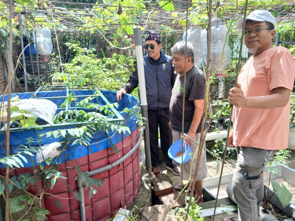 KelSukapada's tweet photo. Giat Lurah Sukapada monitoring Buruan Sae RW 11 Kelurahan Sukapada.
Kamis, 23 Januari 2025
#kelurahansukapada #cibkidtersenyum https://t.co/YO5OkSd6cy
