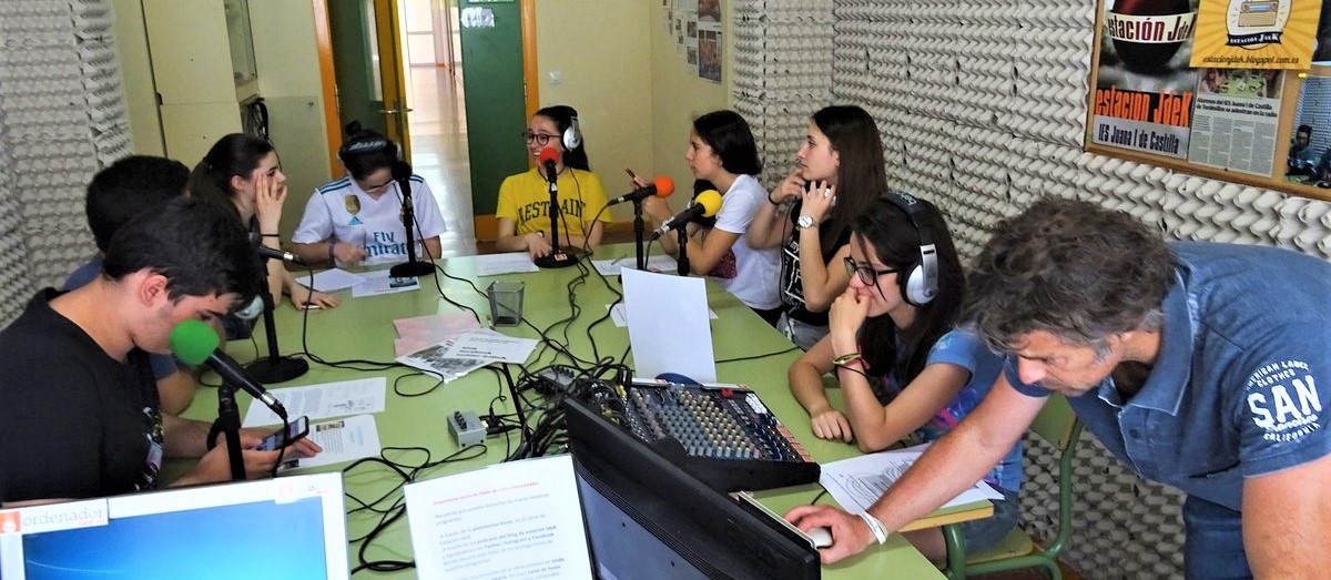 ✔️<a href="/rne/">Radio Nacional</a> convoca el V Concurso de #Podcast Escolar y II Universitario de RNE #Audio 

▶️La fecha límite para la entrega de los pódcast es el 5 de abril de 2025

👉La fuerza de la #radio en la pedagogía educativa

🔴gorkazumeta.com/2025/01/rne-co…