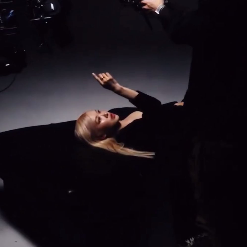 rosespics's tweet photo. ROSÉ FOR YSL BEAUTY https://t.co/dBaHTJYNvG