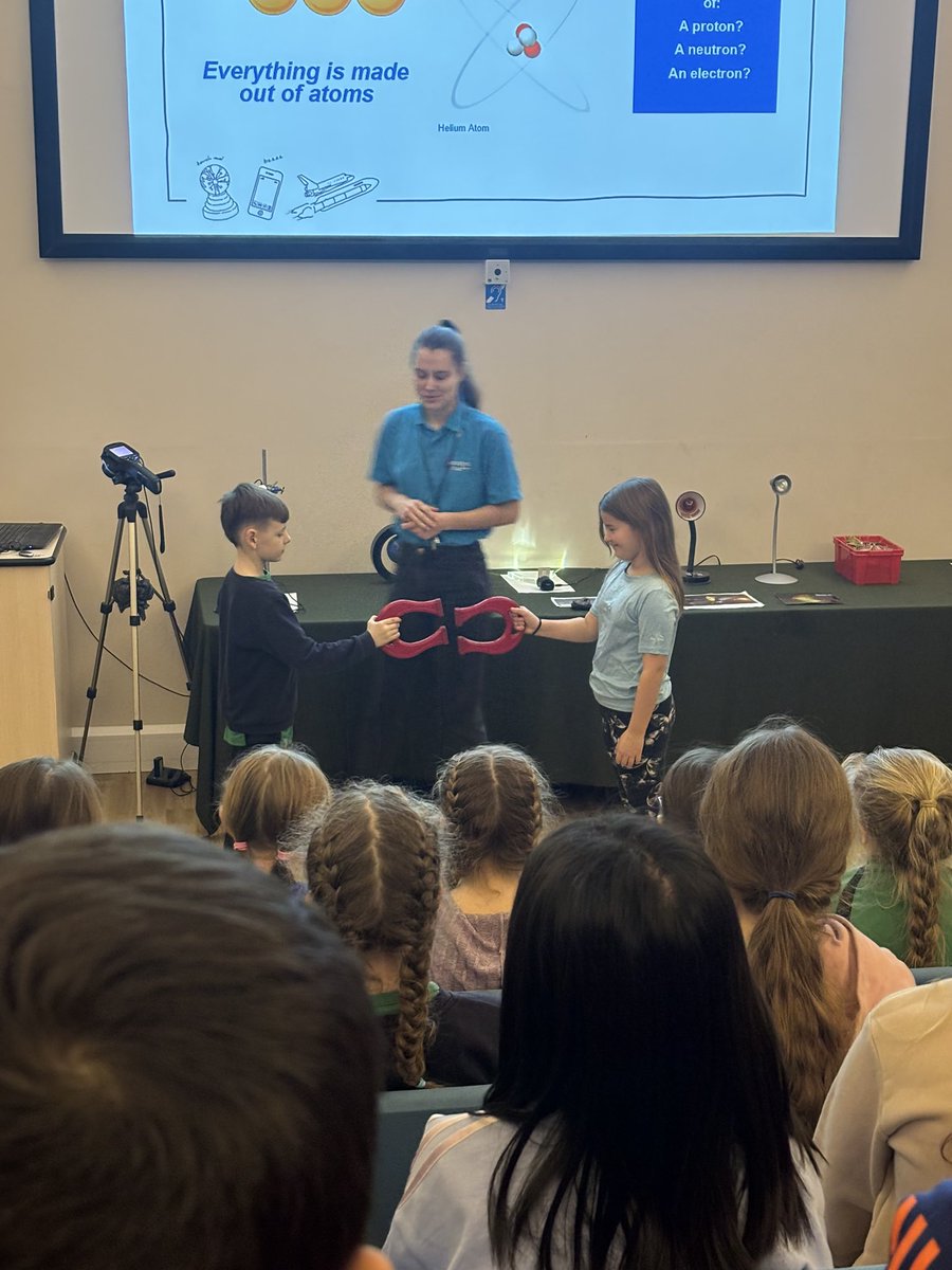 EYFSLuntsHeath's tweet photo. We are scientists! @LuntsHeathSch @LuntsHeathY4 https://t.co/3w3PMYu6nz