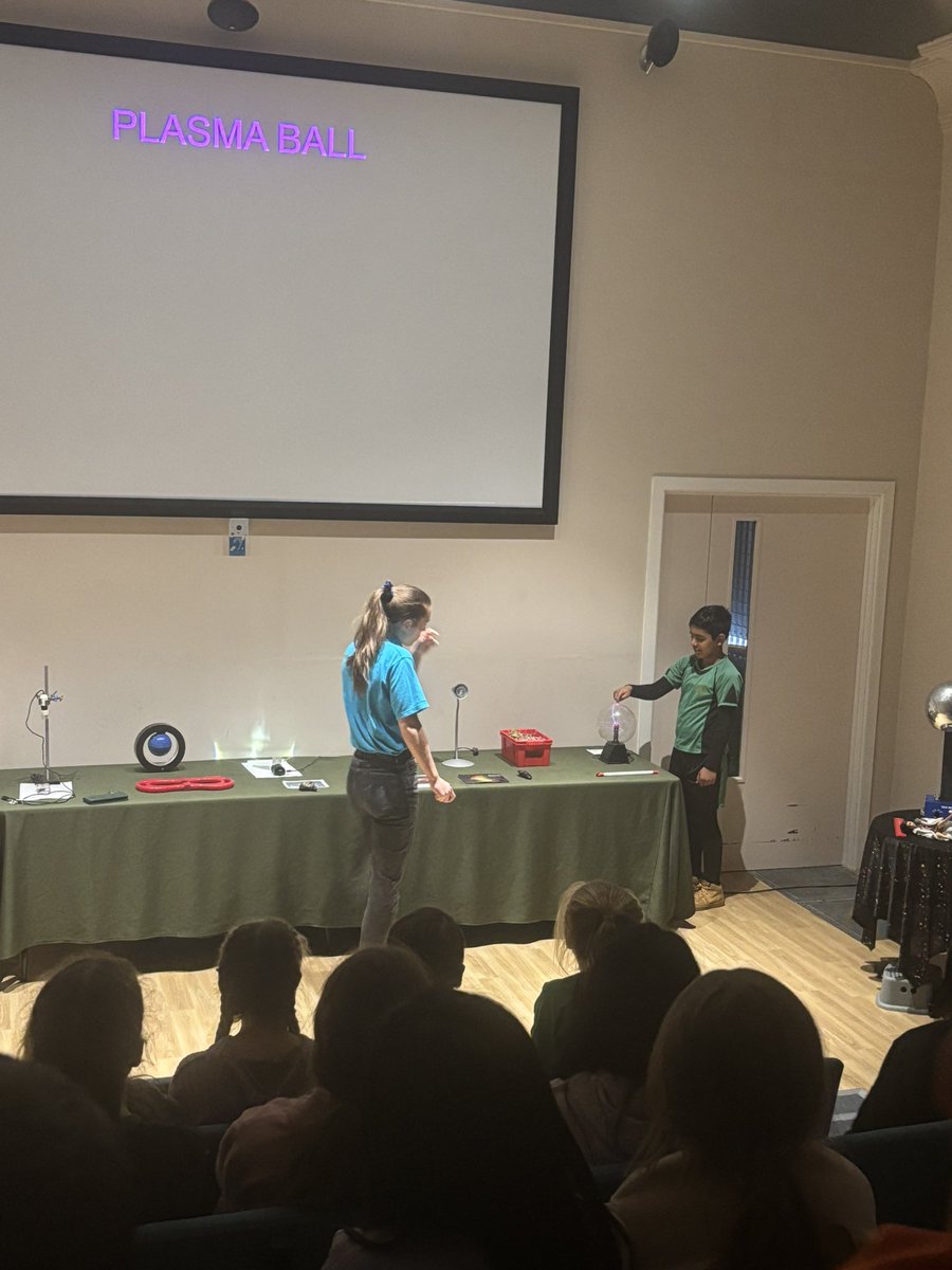 We are scientists! <a href="/LuntsHeathSch/">Lunt'sHeathSch</a> <a href="/LuntsHeathY4/">Year4LuntsHeath</a>