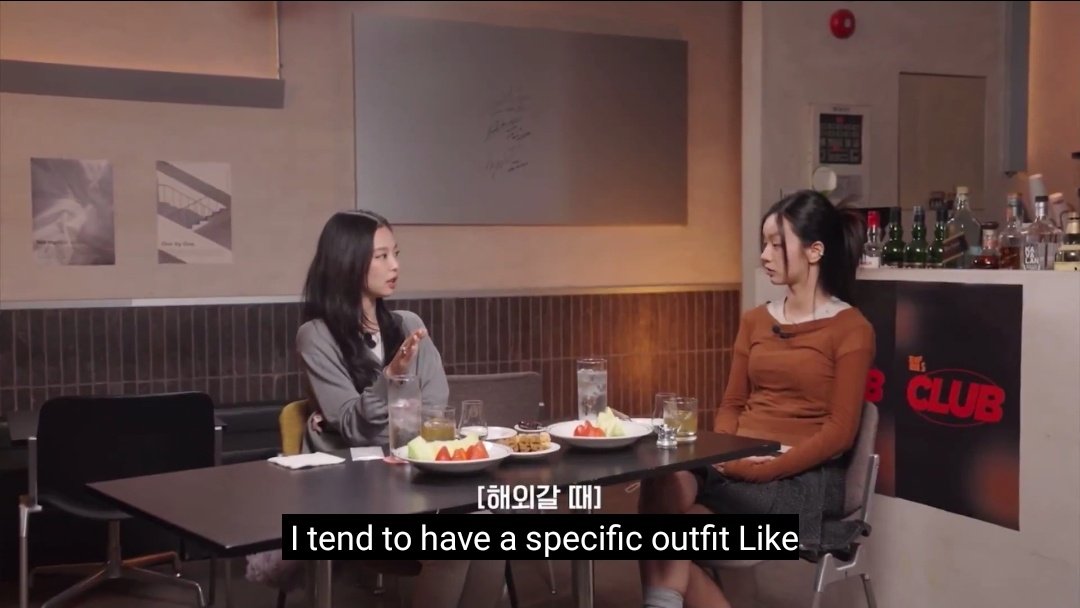 yk2aii's tweet photo. Jennie said that from Monday to Sunday, she tends to have a specific outfits that she likes depending on what kind of mood would suit her. https://t.co/OoZi8AbvmP