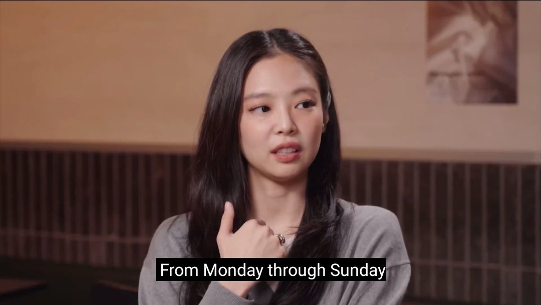 yk2aii's tweet photo. Jennie said that from Monday to Sunday, she tends to have a specific outfits that she likes depending on what kind of mood would suit her. https://t.co/OoZi8AbvmP