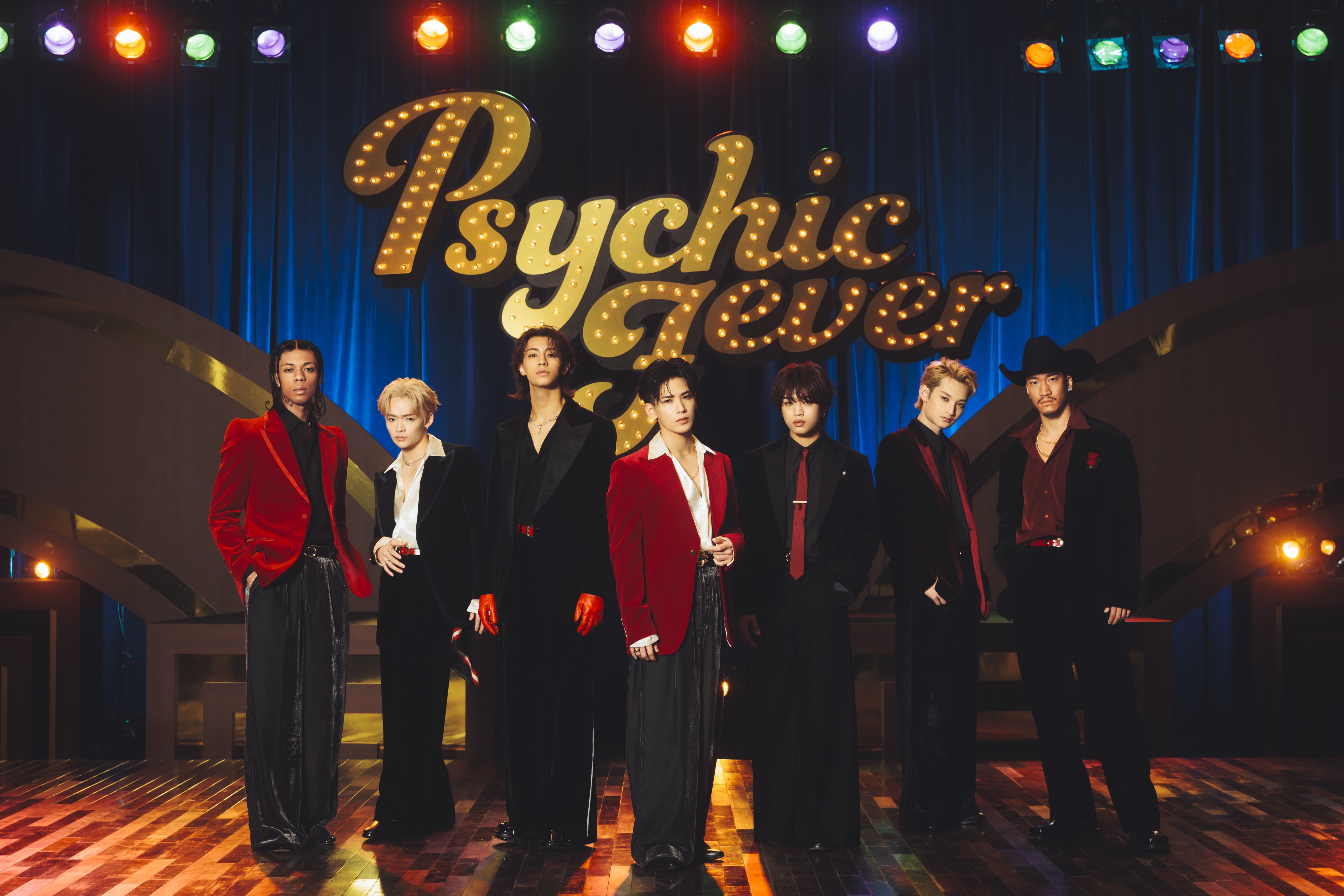 PSYCHIC FEVER、HMV店舗で初のパネル展開催中 メンバーの