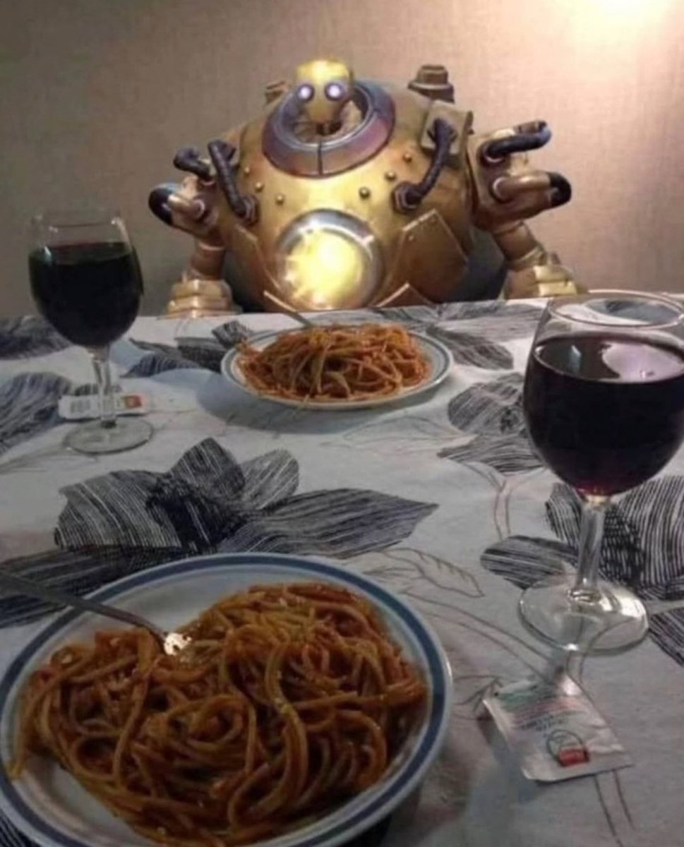 cenando con este jeje probablemente luego follemos