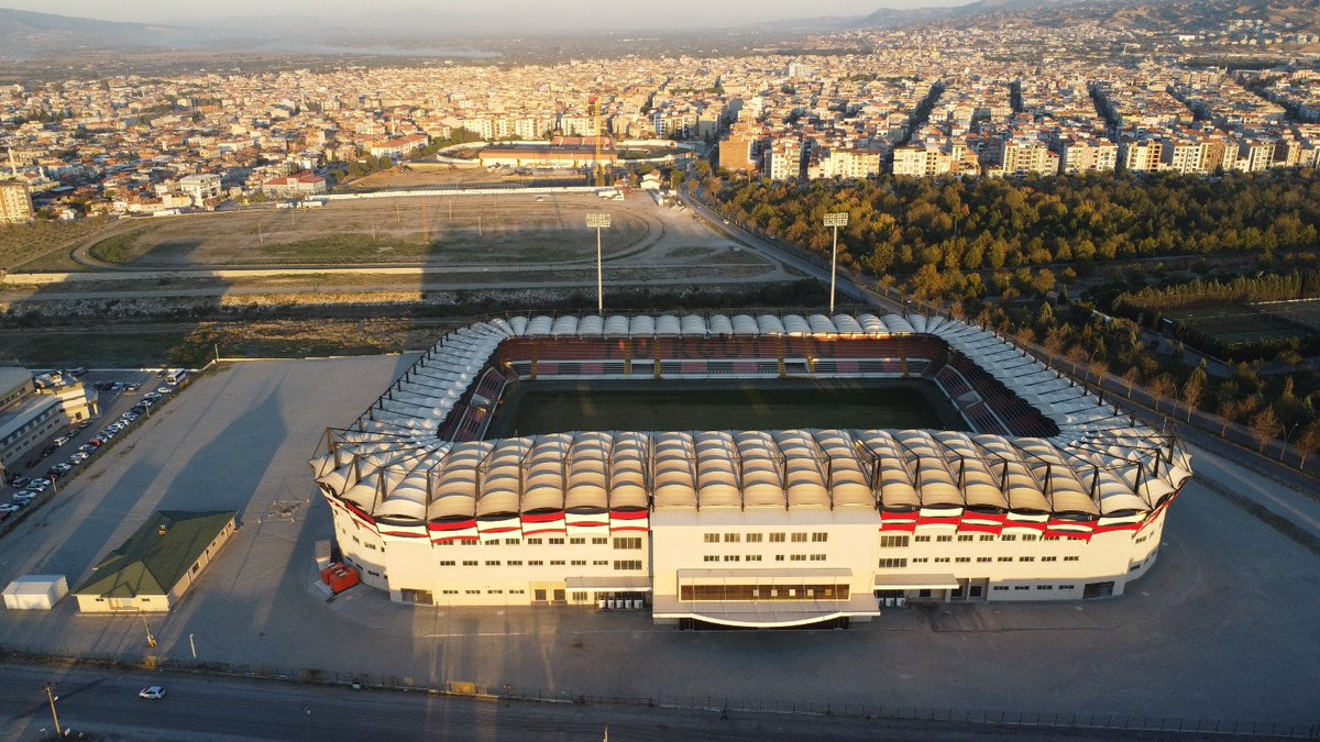 MustafaErsuz's tweet photo. @GSB_Manisa  Yeni Turgutlu Stadyumu'nu ziyaret edip, İncelemelerde bulunduk...@ozturkyunus45 https://t.co/nzmEvGzPeP