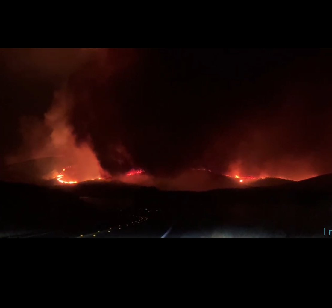 RandomNetNerd's tweet image. Firemado caught on live stream

 #borderfire2