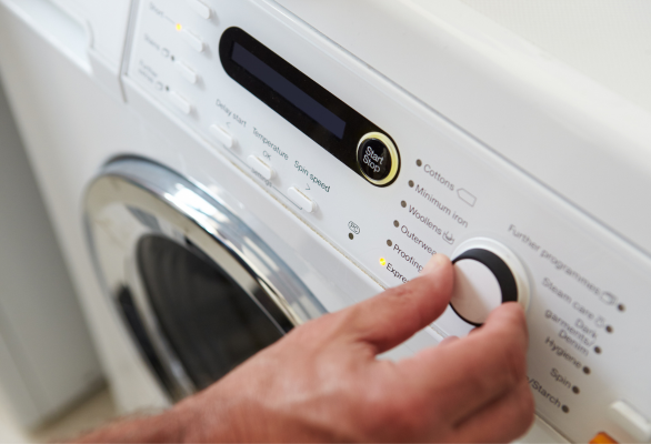 El bono social eléctrico también estaba incluido en el "decreto omnibus", así que hay cambios en lo anunciado hace unas semanas y lo que vale es lo aprobado en verano. 👉Así quedan de momento los descuentos para este año: familiasnumerosas.org/noticias-de-la…