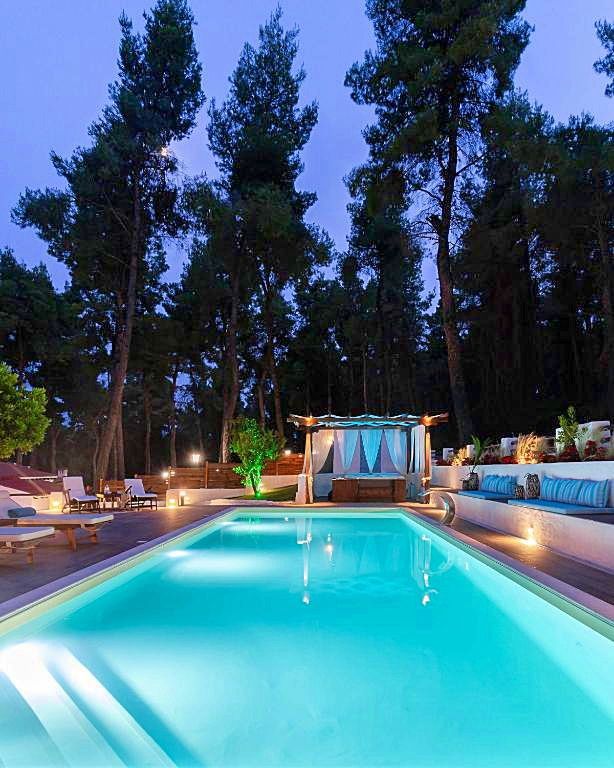 vacationsaga's tweet photo. Poolside vibes and garden views! Stay at Forest Sani Villa and unwind in style.🌴🌊

📍 Sani Greece  

#poolsidevibes #gardenviews #greecetravel #summergetaway #vacationgoals #luxurystay #greekislands #travelinstyle #relaxationmode #beautifuldestinations #scenicviews https://t.co/Syl21KbsZC