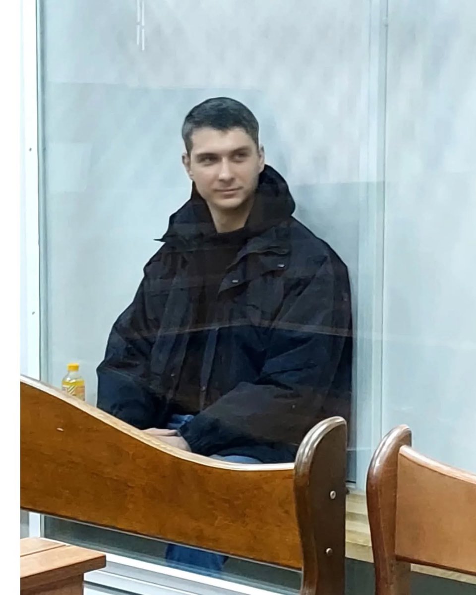 _farba_'s tweet photo. 5 лютого дуже треба йти під суд, бо те, що робить родина та авдвокати вибвиці підлітка на фунікулері - це піздец. Залякують неповнолітніх свідків, ллють бруд на родину, затягують розгляд справи.

Ця гнида забрали життя Макса, а ще частинку душі батьків, рідних та близьких хлопцяі https://t.co/9Nv852SBAI