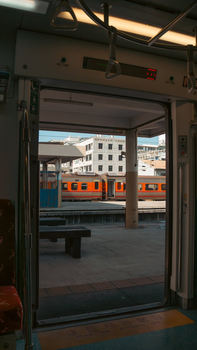 my_aiRLife's tweet photo. 最近很常搭火車

#myairlife #空氣人生 #streetart #photography #travelphotography #photooftheday #picoftheday #photo #streetart #travelblogger #streetstyle #streetphotography #traveling #kaohsiung #taibei #trainstation #街拍 #旅遊
 #旅遊攝影 #高雄 #trainstation #火車站 https://t.co/8DN84Dee7S