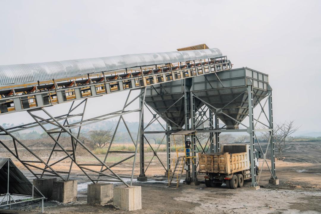 AbiyAhmedAli's tweet photo. Today, we inaugurated the coal washing plant of ET Mining Development Co., Ltd., established in the South West Ethiopia Region, Dawuro Zone. This facility not only enhances national coal production but also provides significant employment opportunities for local residents. https://t.co/4ocVv8BDxO