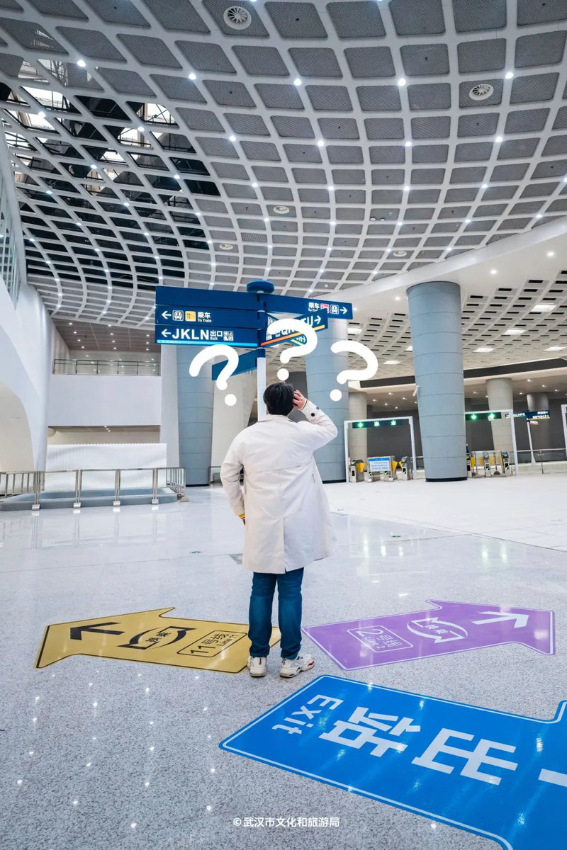 OpticsValleyCN's tweet photo. The Optics Valley Square Station of #WuhanMetro Line 11 in #OVC is making waves with its unique 360-degree #exit navigation! Its circular layout makes traditional directions obsolete, ensuring smooth flow and adding a fun twist to daily commutes. #OVCTransport #OVCInnovation https://t.co/Q8RYsDYJw5