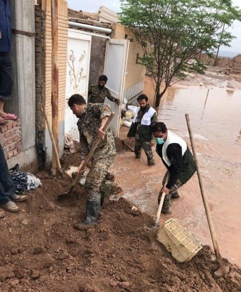ssss60380's tweet photo. فرهنگ بسیجی ترحّم به ضعیف است،شدّت در مواجهه‌ی با ظالم است، خدمت به همه است؛ همه.
#فارس_حماسه_آفرین https://t.co/SIW8LVgVfn