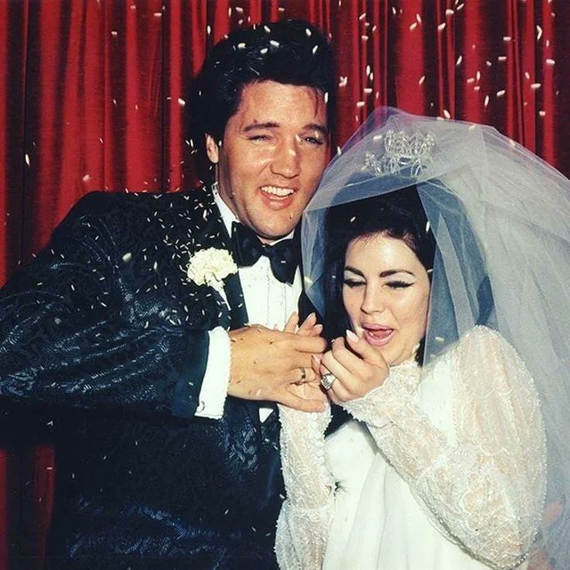 Wedding photos of Elvis and Priscilla Presley, May 1, 1967. https://t.co/eObIrfv5t5