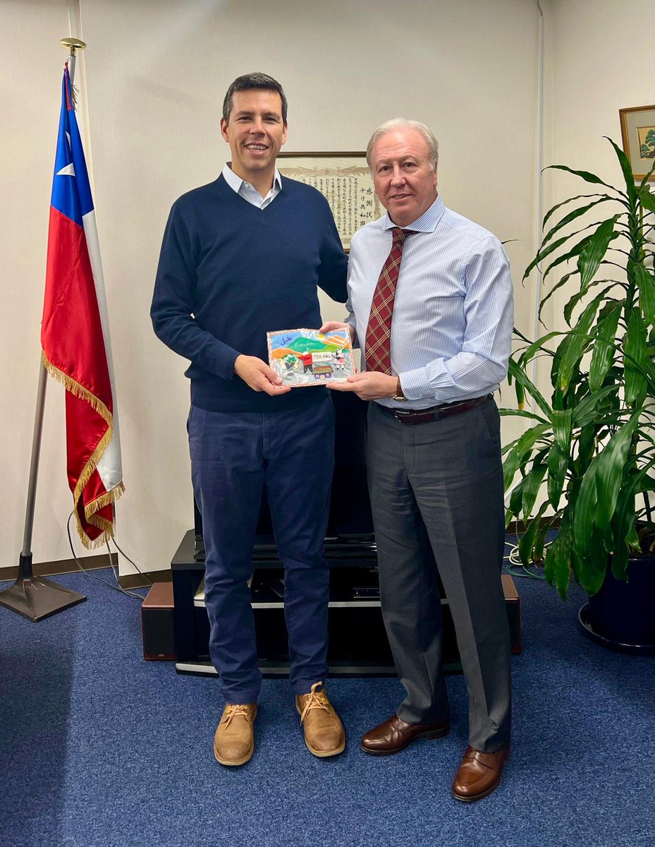 Chile en Japón / Chile in Japan (@embchilejapon) on Twitter photo Un placer recibir la visita del Alcalde <a href="/cn_castro/">Claudio Castro Salas</a>
de la <a href="/Muni_Renca/">Municipalidad Renca</a> y conocer la participación de la comuna en el programa #CitytoCity 🇯🇵 junto a la ciudad de Toyama y sus importantes logros para avanzar hacia la descarbonización. Un placer recibir la visita del Alcalde <a href="/cn_castro/">Claudio Castro Salas</a>
de la <a href="/Muni_Renca/">Municipalidad Renca</a> y conocer la participación de la comuna en el programa #CitytoCity 🇯🇵 junto a la ciudad de Toyama y sus importantes logros para avanzar hacia la descarbonización.