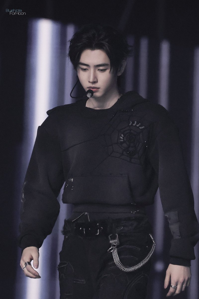 241220
#엔하이픈 #ENHYPEN 
 #성훈 #SUNGHOON