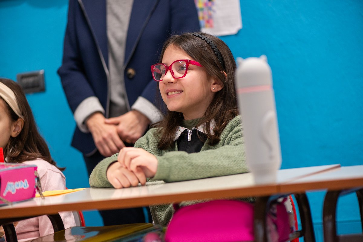 fcn_onlus's tweet image. La 4A di #Cameri ha un’aula aperta come l’atmosfera che vi si respira . Non solo domande per la Vicepresidente @fcn_onlus , Prof.ssa  Invernizzi con il progetto #ABCDono ma anche un messaggio in bottiglia per lo scrittore Barbaglia 😊
#fondazionenovarese #fondazionidicomunita