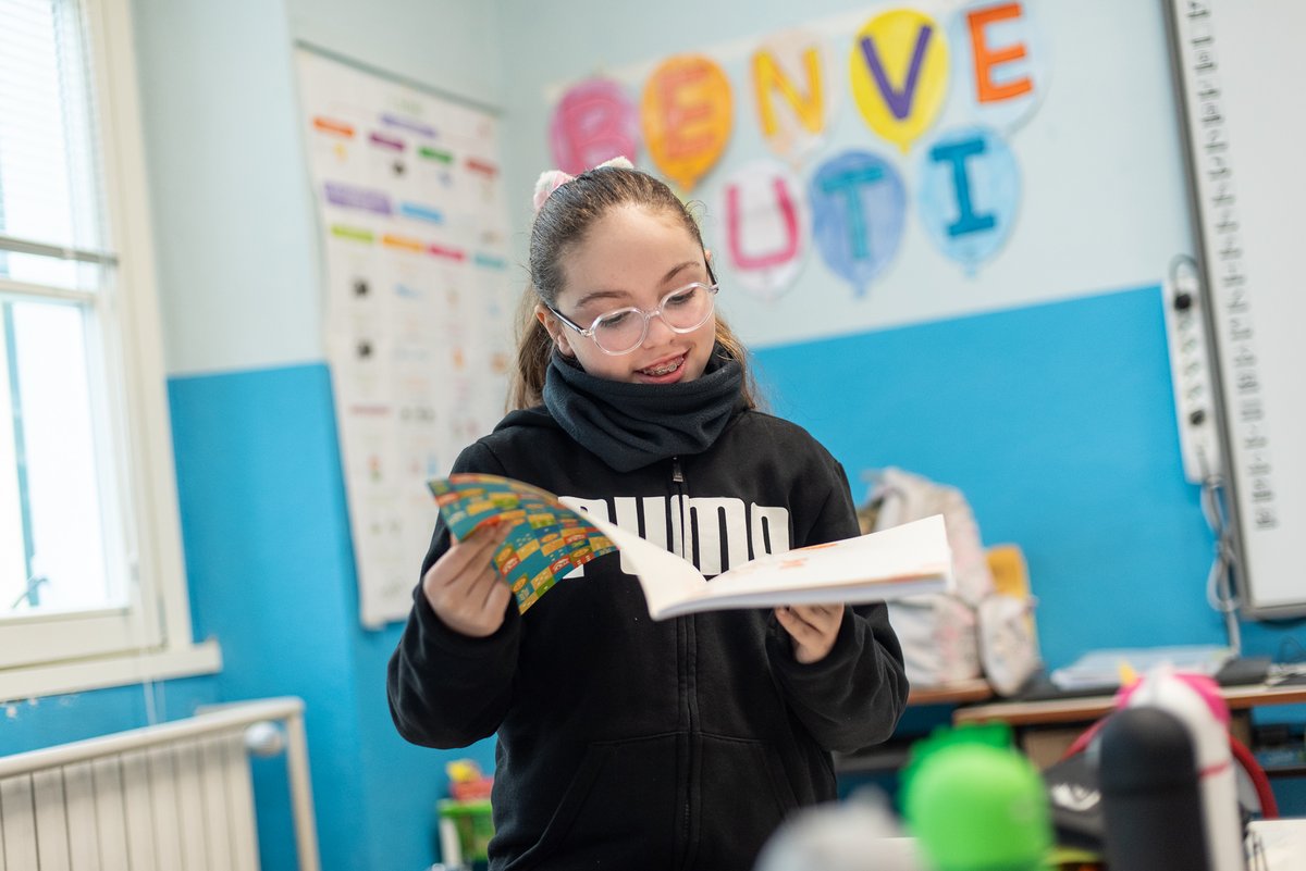 fcn_onlus's tweet image. La 4A di #Cameri ha un’aula aperta come l’atmosfera che vi si respira . Non solo domande per la Vicepresidente @fcn_onlus , Prof.ssa  Invernizzi con il progetto #ABCDono ma anche un messaggio in bottiglia per lo scrittore Barbaglia 😊
#fondazionenovarese #fondazionidicomunita