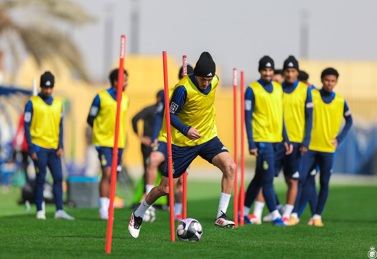 AlNassrFC's tweet photo. تحضيـرات النجـوم تستمـر 💛 https://t.co/XO56DgA1Up