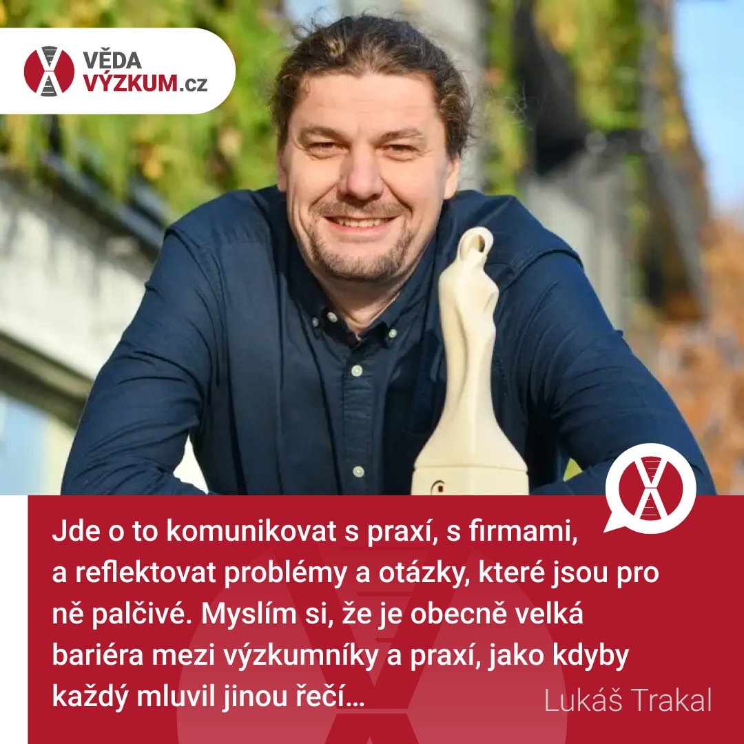 vedavyzkum_cz's tweet image. 🌿 Lukáš Trakal je vědec z @fzpczu. Za své kultivační médium z biocharu, které chce chránit evropským patentem, získal prestižní cenu Česká hlava – Cenu mininstra životního prostředí.
Čtěte více o jeho výzkumu i osobním životě v našem novém rozhovoru!
🔗 vedavyzkum.cz/rozhovory-a-os…
