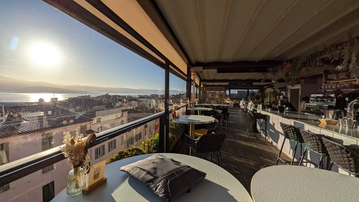 Un bel endroit pour renouveler un contrat de collaboration #SEO #ajaccio