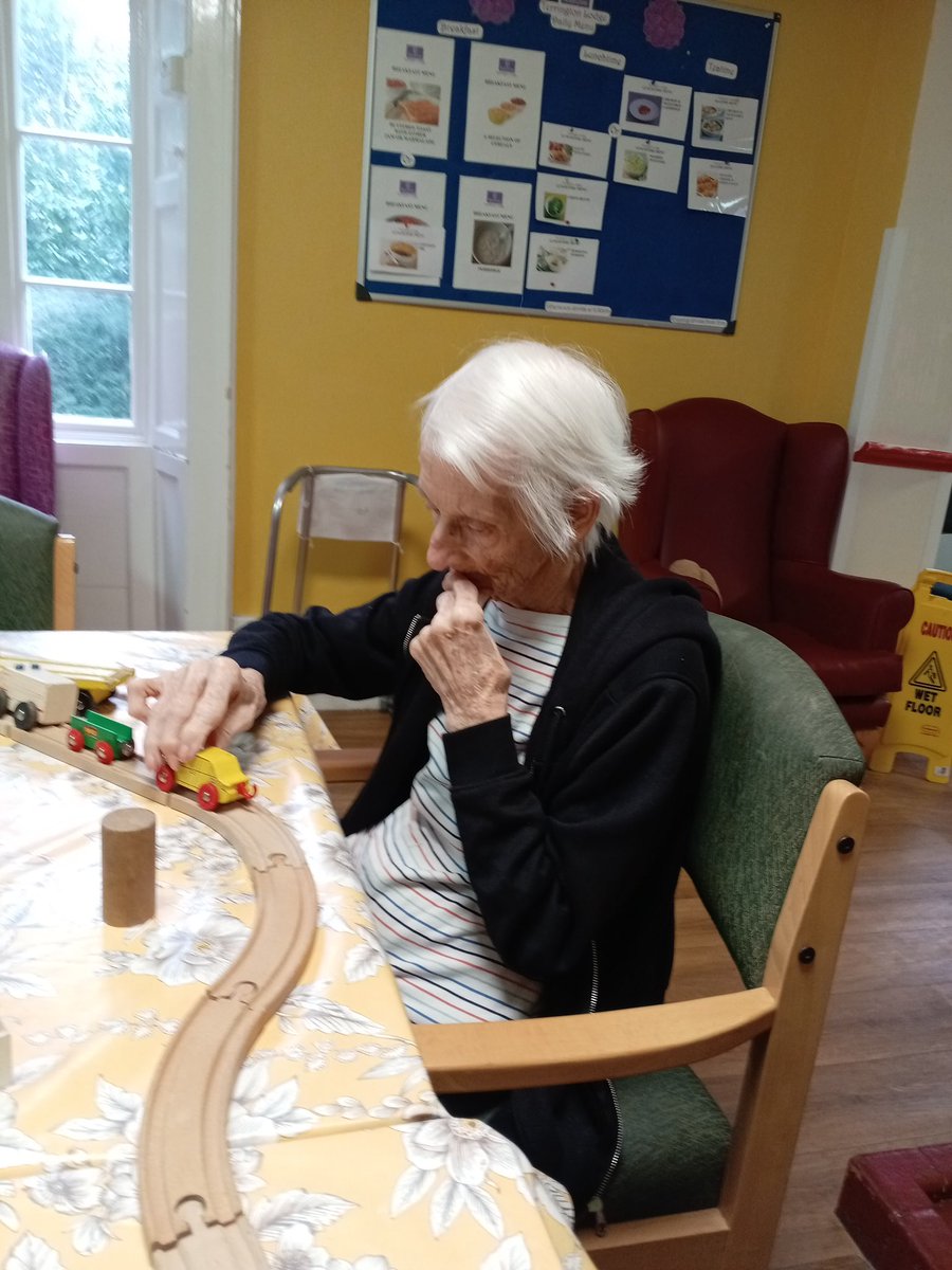 ARMSCARE's tweet photo. Our residents enjoyed making a railway track together and moving the train along the track. Very nostalgic🚂💜@NAPAlivinglife #RailWayFun https://t.co/hbuT9Xzrmc