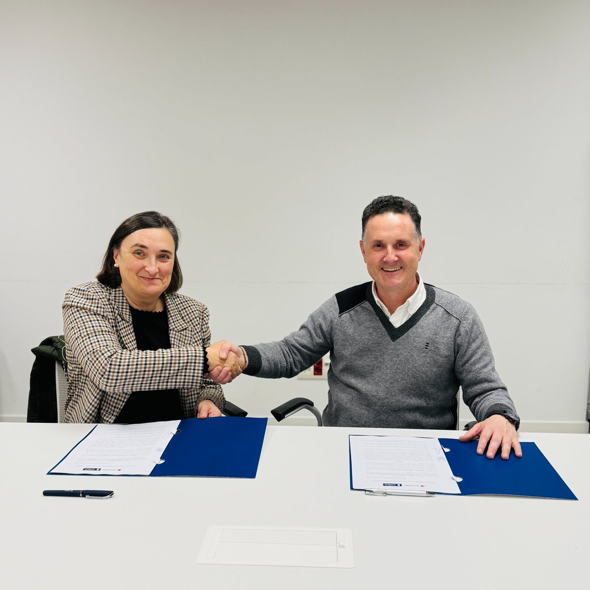 🤝💧 Colaboraremos con <a href="/cruzvermella/">Cruz Vermella</a> para mellorar a vida de quen máis o precisa en #Galicia.
Acceso a servizos básicos, emprego, sostibilidade ou apoio en emerxencias son algunhas das áreas nas que colaboraremos para construír un futuro mellor. 💪
