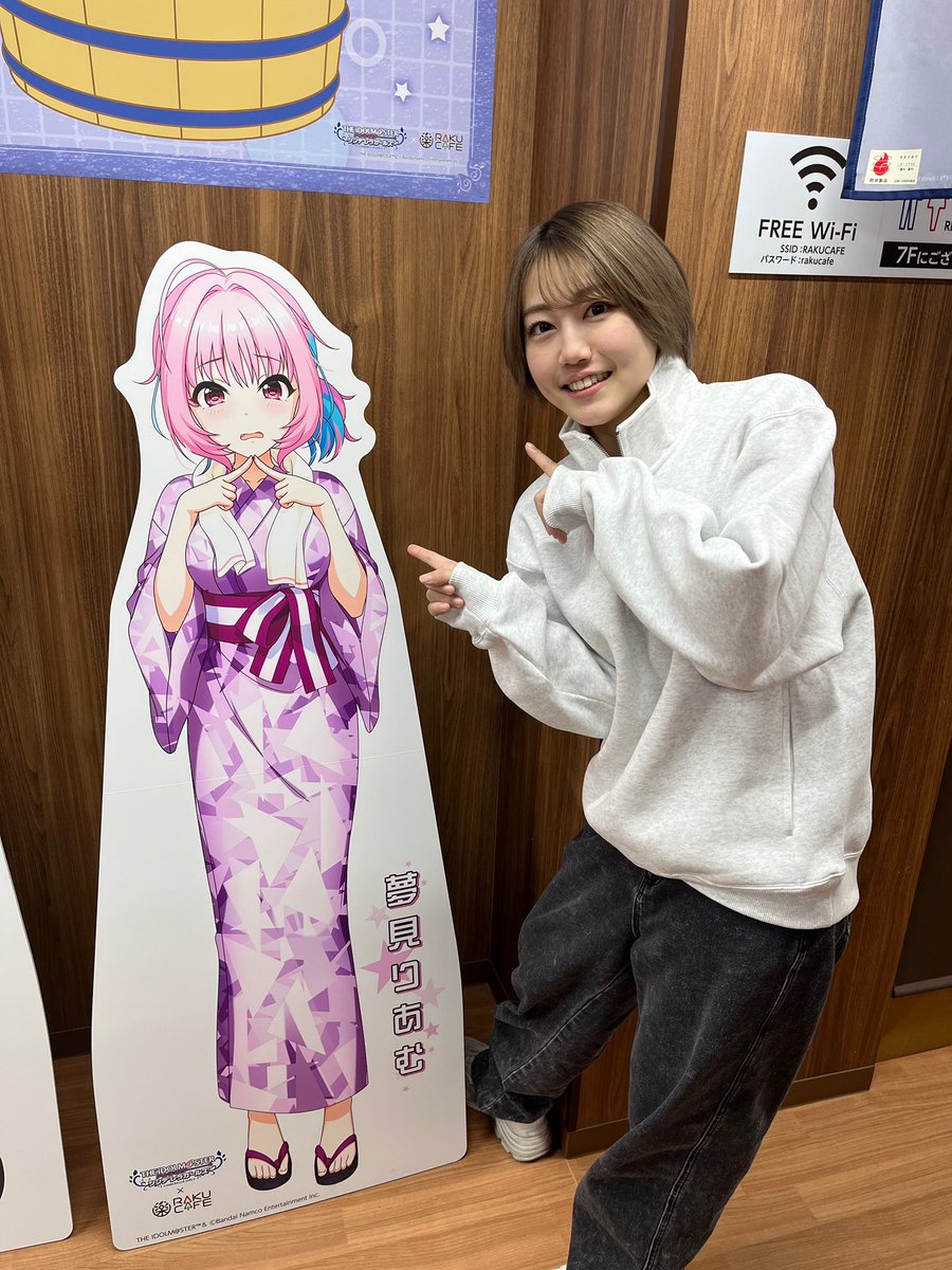 Hoshiki_seena's tweet photo. 【🥟🕛】

『アイドルマスター シンデレラガールズ×RAKUCAFE池袋 コラボ』に行ってきました！

お互い自引きしました！
さすがに日頃の行いが良すぎたか🫶🥳
だけどツーショット撮るの忘れてました（笑）

動画も撮ってみたのでYouTubeでまったり投稿します！

2/5までだよ❗️
https://t.co/ITweyJHz87 https://t.co/WQP7oYdXbd