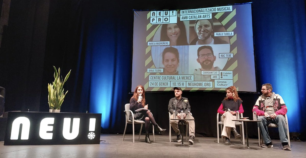 ❄️Bon dia des de la jornada professional NEU! PRO de <a href="/neu_neuhome/">NEU!</a> a Girona
 
🗣️Hi expliquem les eines per a la internacionalització de la música que oferim des de #CatalanArts i compartim les experiències de @SayitLoudBcn <a href="/niu_mgmt/">Niu Mgmt</a> i <a href="/guspira_/">guspira</a> 🌏
 
🎶catalanarts.cat/sectors/musica/
