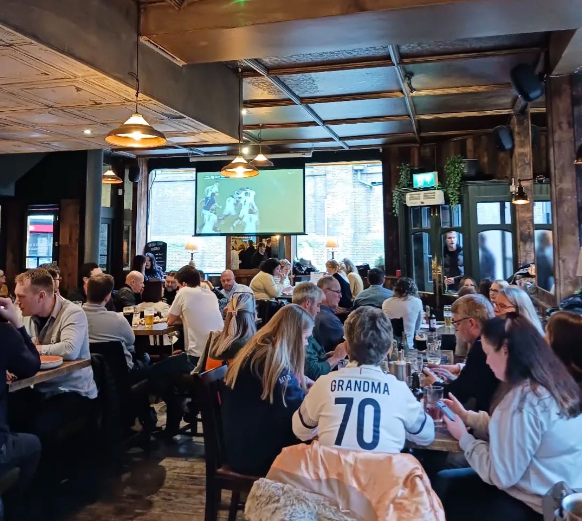 1 week today and the Six Nations kicks off! So join us for the first battle 🇫🇷 V 🏴󠁧󠁢󠁷󠁬󠁳󠁿 8.15pm. #sixnations #loverugby @youngspubs