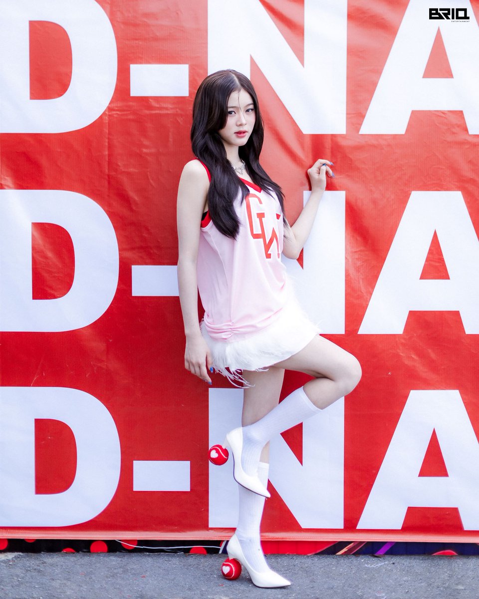 todayentth's tweet photo. สาวน้อยสุดเท่ ‘D-NA’ ขอท้า ถ้ามั่นใจก็ให้มาหักอก ใน ‘BREAK MY HEART’ ซิงเกิลที่ 3 กับความรักที่ไม่มีความหมาย

อ่านต่อ : https://t.co/a9fFis6MDL

#DNA_BreakMyHeart #DNA_3rdSingle #ItsmeDNA #BRIQ #RSMUSIC https://t.co/4TLyrSiKQP