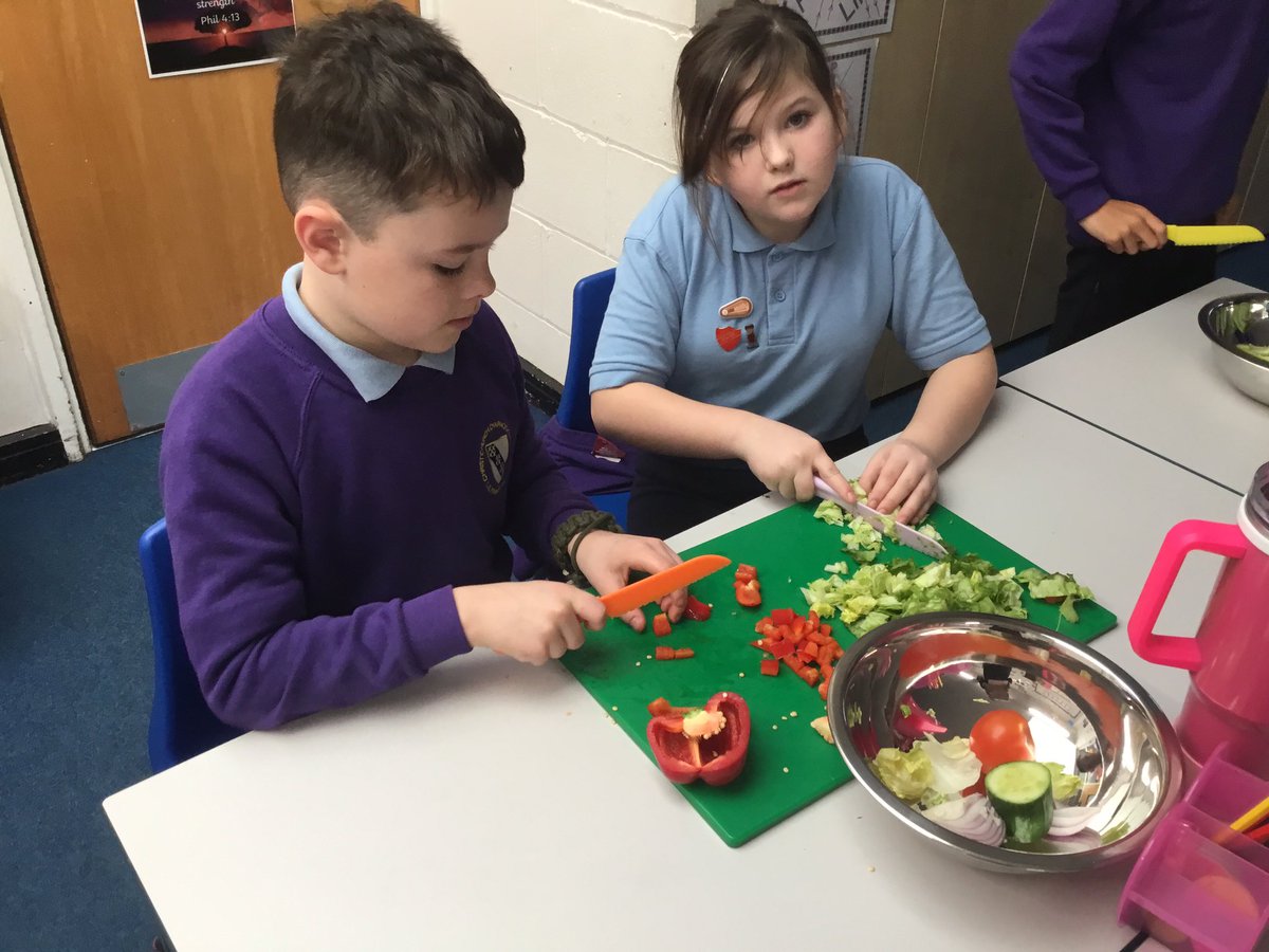 CCCRPrimary's tweet photo. Chopping is underway for sensory salads! #cccrdt https://t.co/kcd8RKYNtz