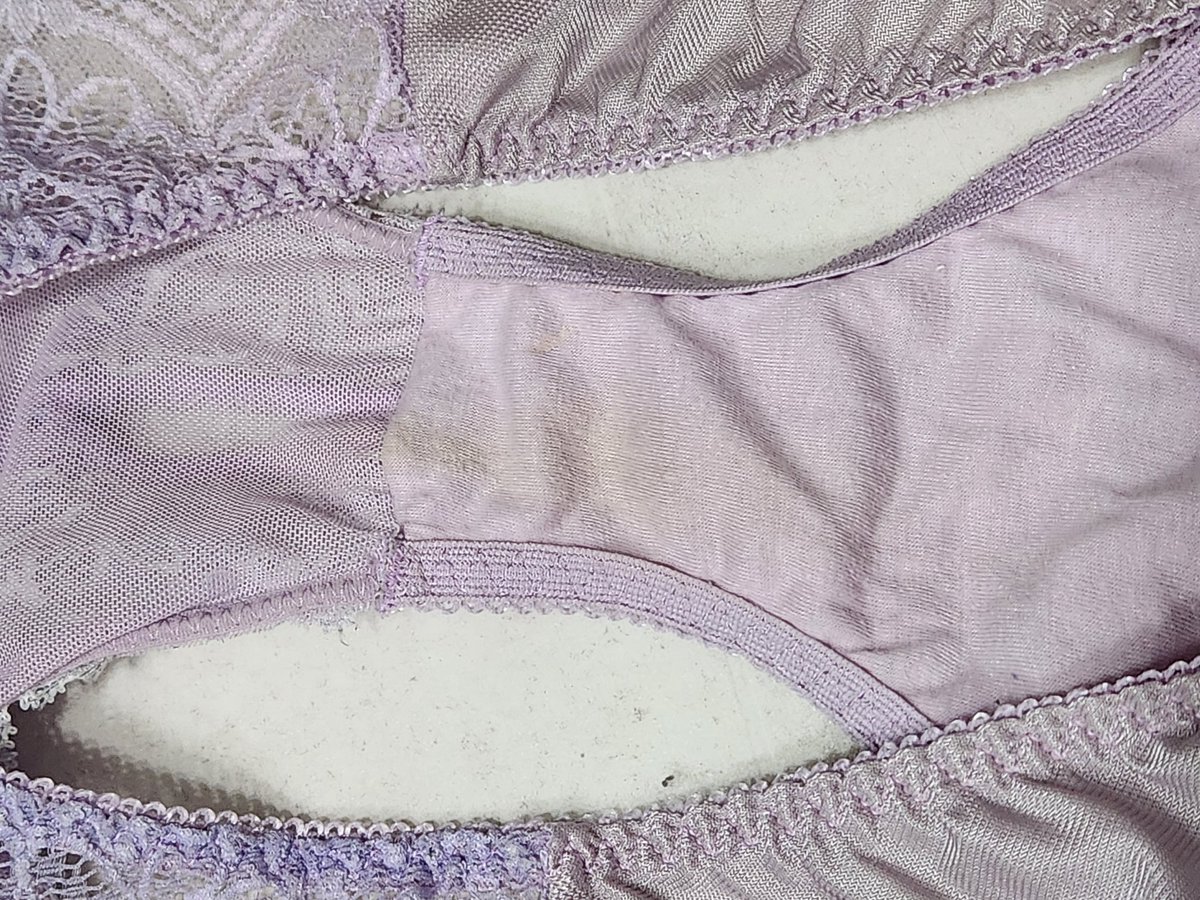 짙은 향기♡
내 아내 팬티인데... 난 왜 15년째 여전히 좋지!?!? ㅎㅎㅎ
예뻐서 더 그럴지도 ! 
얼굴은 3년 간다더니 ...  예쁘면 더 오래가는 듯 !