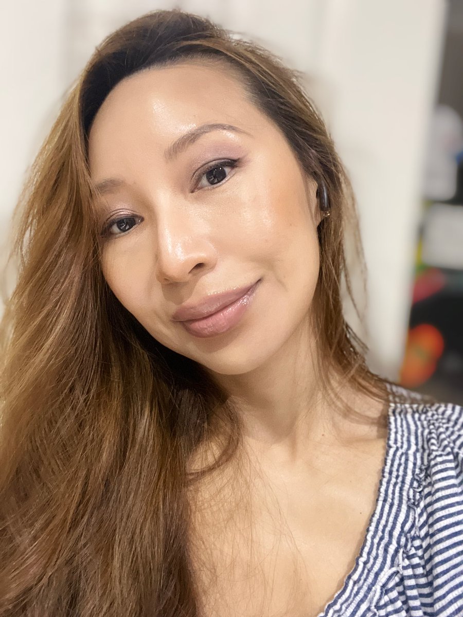 annaleemusicx's tweet photo. Just popping in to say hi! 👋
#HelloWorld #FeelingCute #HiThere #SmilesForDays https://t.co/yPG2TTq2e2