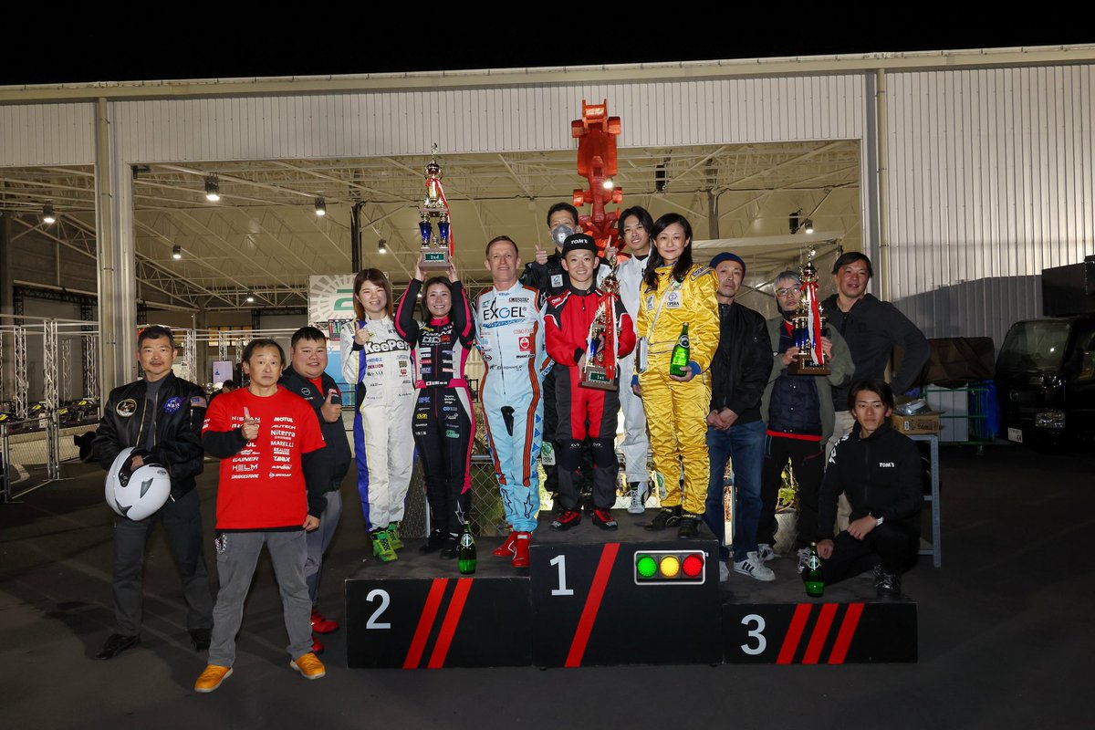 kobag31523d's tweet photo. Legend Racing Drivers Club様主催
耐久レース

火曜に体調を崩しダウン。
ギリッギリまで体調整え参加しましたとさ。

予選 3位
決勝1位

三つ巴バトル楽しかったです。
全体ファステスト30.2 も記録。
ロニーさん
斎藤(@aimis818 )さん
きれいちゃん
ありがとうございました！
(お写真お借りします) https://t.co/l6b7ew1neA
