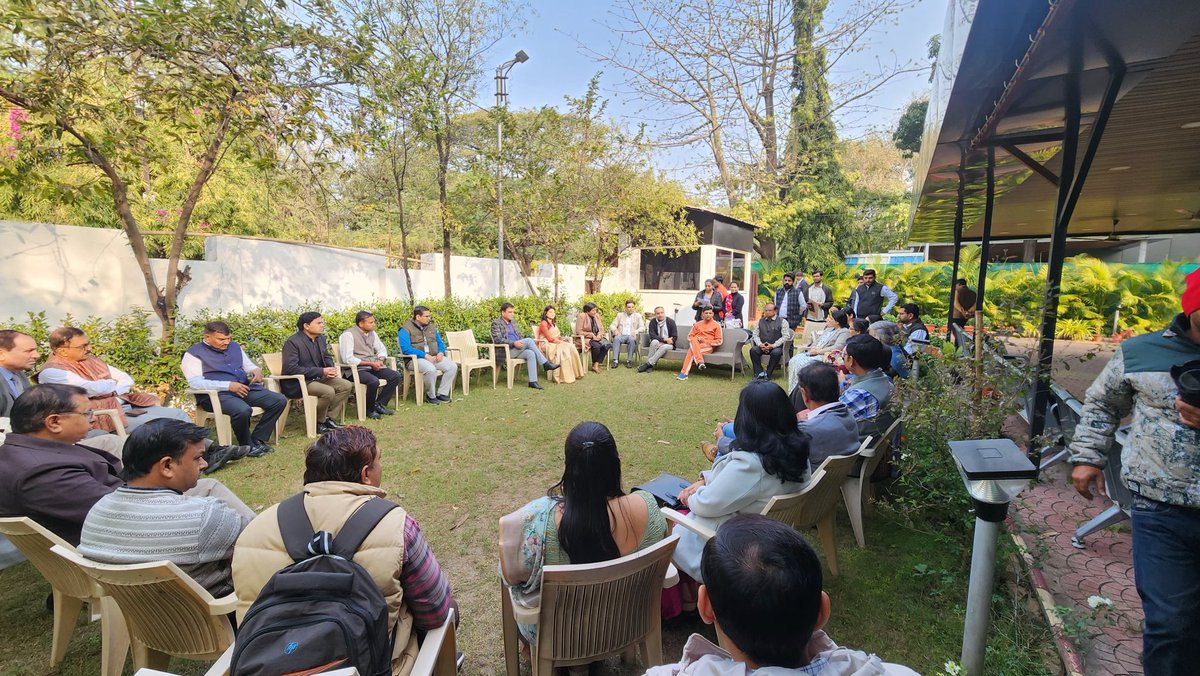 Energy_Swaraj's tweet image. Today's meeting with 30+ principals ☀️🏫 | Breakfast with Mayor

#IndoreClimateMission #Morning #Education #PublicMovement #EnergyLiteracy