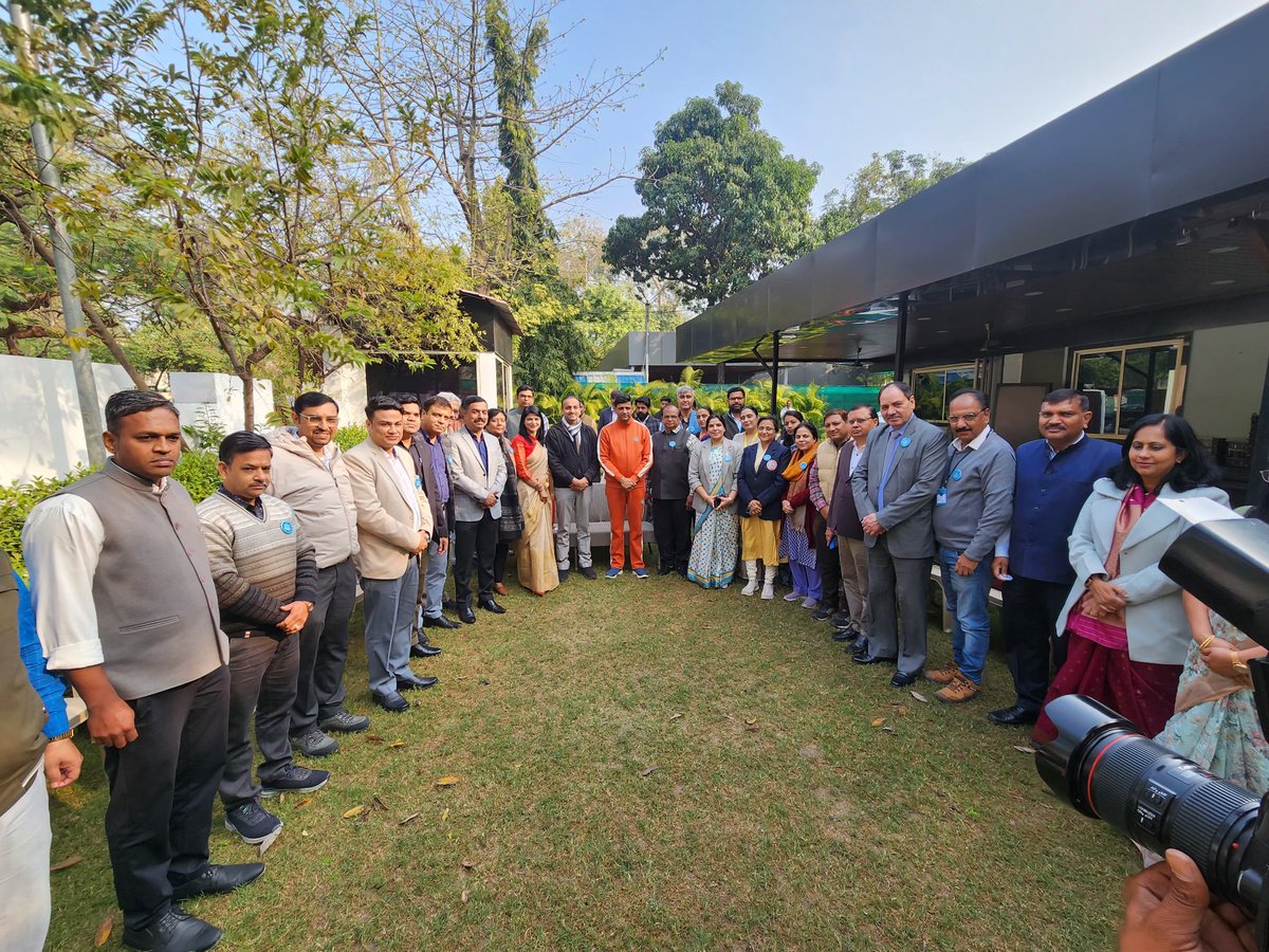 Energy_Swaraj's tweet image. Today's meeting with 30+ principals ☀️🏫 | Breakfast with Mayor

#IndoreClimateMission #Morning #Education #PublicMovement #EnergyLiteracy