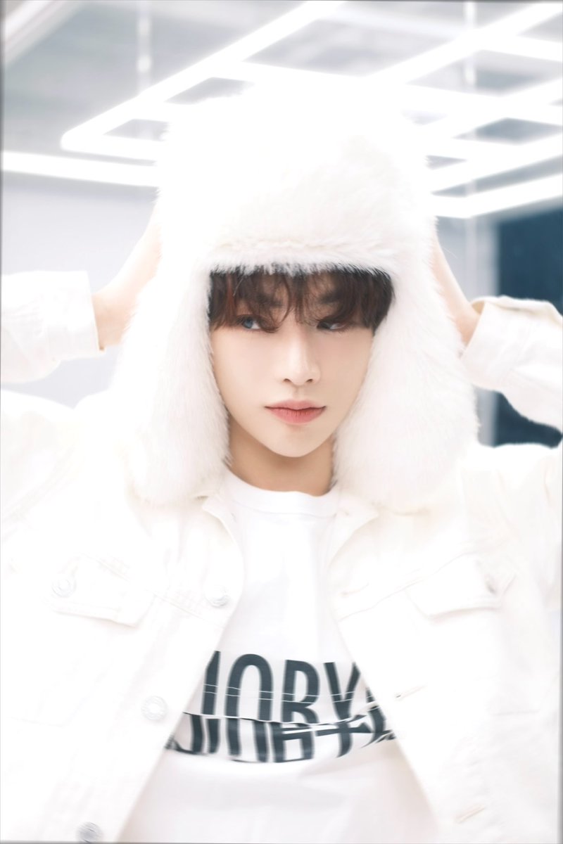 TPST_twt's tweet photo. [#한빈] 🌬💨🤍 https://t.co/nORcGJeRh8
