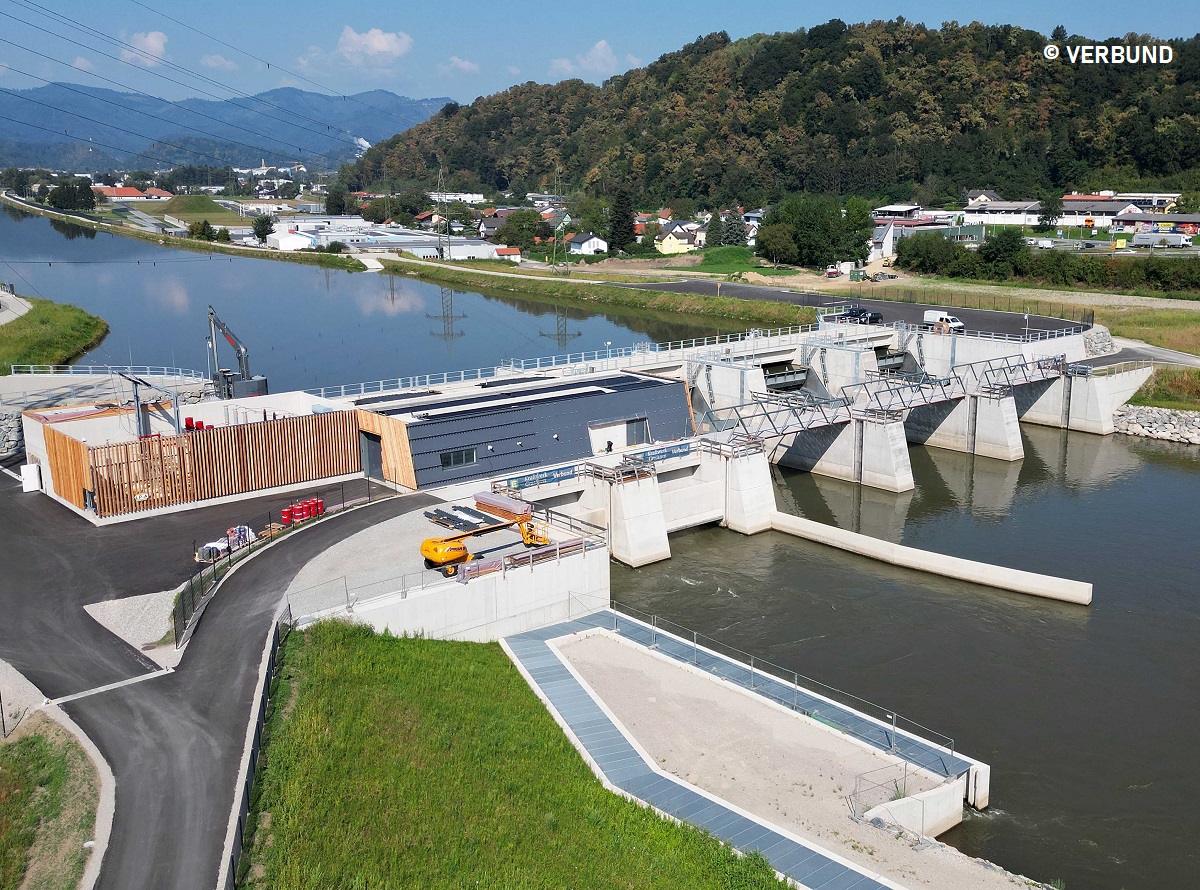 zekHydro's tweet photo. Neues #Wasserkraftwerk Gratkorn an der Mur bei Graz versorgt 15.000 Haushalte mit Ökostrom. Zwei vertikalachsige Kaplan-Turbinen und ein Synchron-Generator erreichen 11 Megawatt Leistung und erzeugen 54 GWh Energie. Mehr ab S. 18 https://t.co/I3r8SyWPpv #zek #kleinwasserkraft https://t.co/hKabs72Mcq